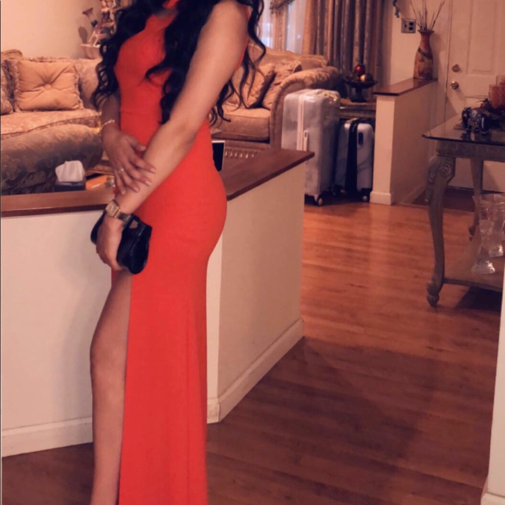 Gorgeous tangerine dress.Perfect for prom/weddings
